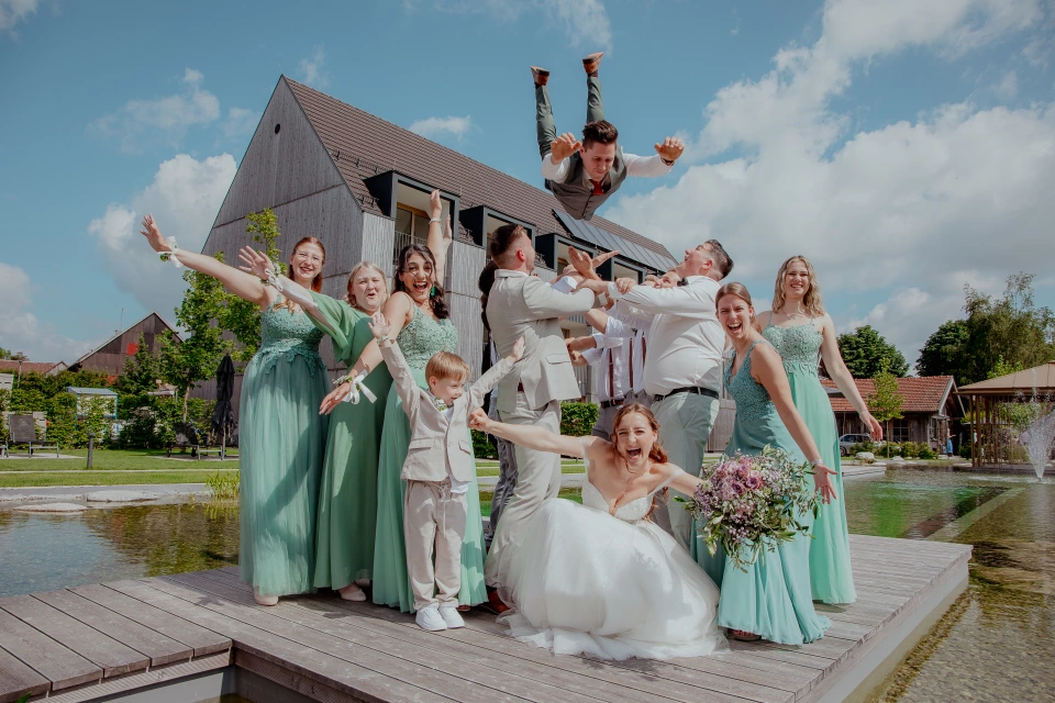 Bra utigam hochgeworfen lenderstube balzhausen hochzeitsfotograf cerny