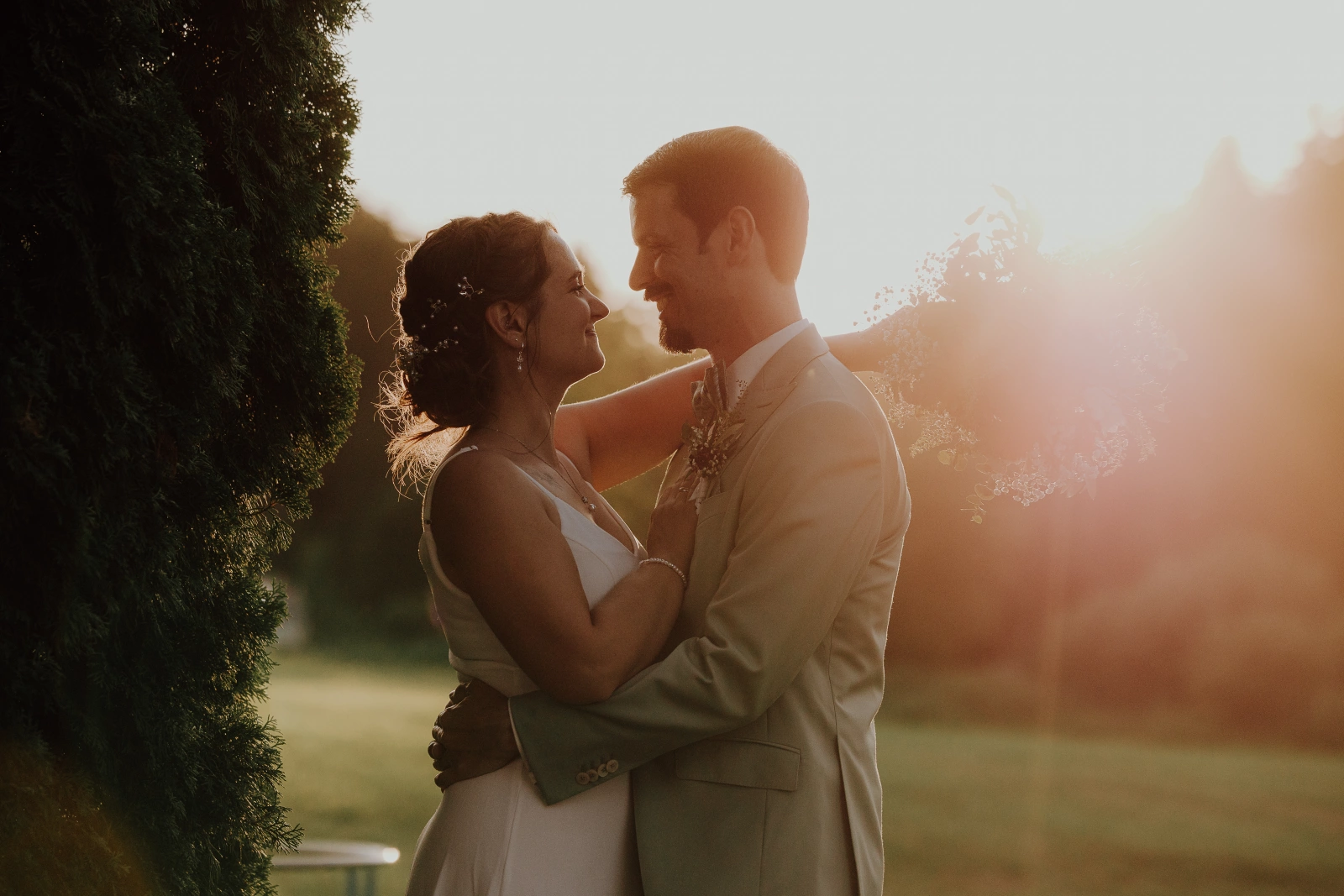 Emotionale Braut bei der Hochzeit